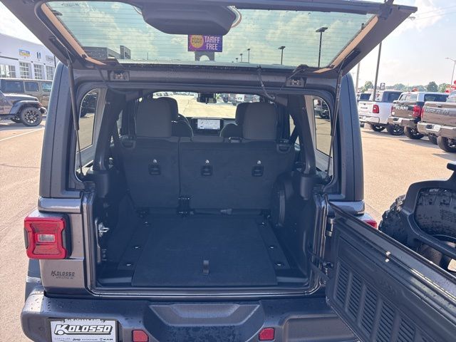 2025 Jeep Wrangler 4-Door Willys - Photo 16