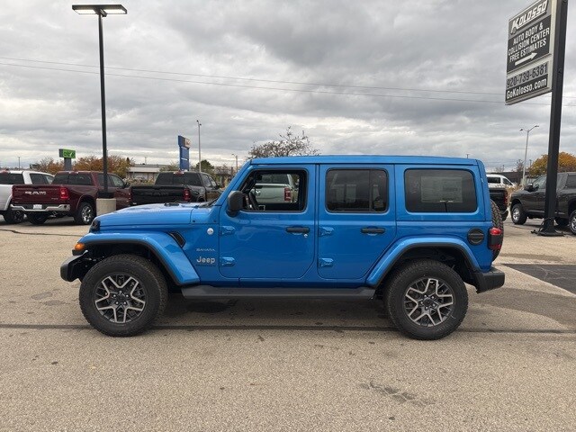 2024 Jeep Wrangler Sahara photo 3
