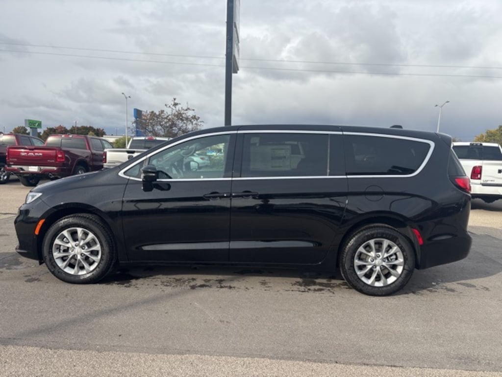New 2026 Chrysler Pacifica SELECT AWD Passenger Van