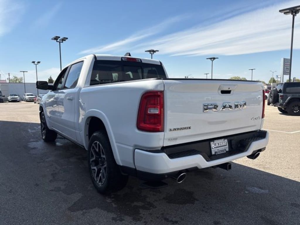 New 2026 Ram 1500 LARAMIE CREW CAB 4X4 5'7 BOX Pickup