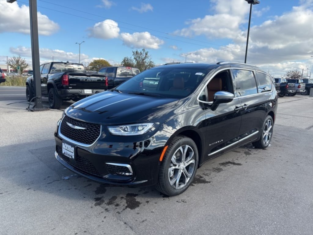 New 2026 Chrysler Pacifica PINNACLE AWD Passenger Van