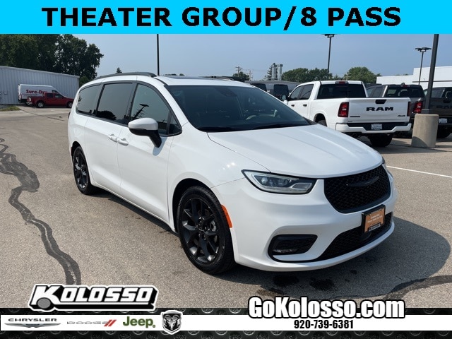 2023 Chrysler Pacifica Touring L's photo