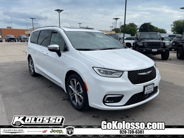 2026 Chrysler Pacifica Pinnacle's photo