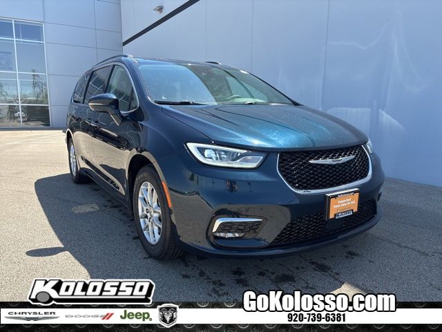 2022 Chrysler Pacifica Touring L's photo