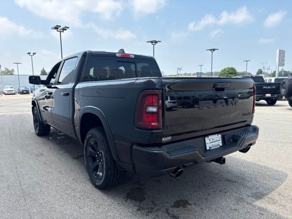 New 2026 Ram 1500 BIG HORN CREW CAB 4X4 5'7 BOX Pickup