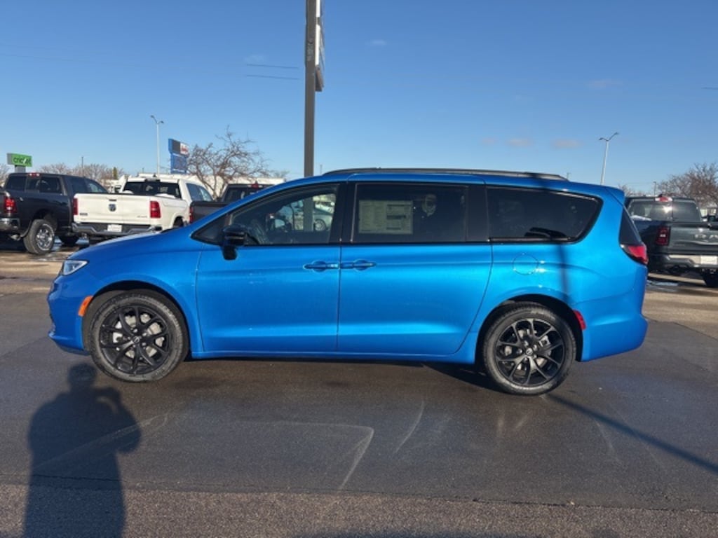 New 2026 Chrysler Pacifica SELECT AWD Passenger Van