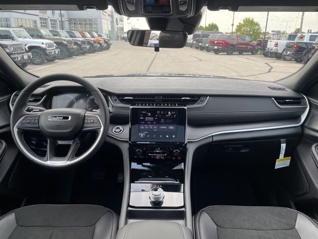 2025 Jeep Grand Cherokee L Altitude - Photo 12