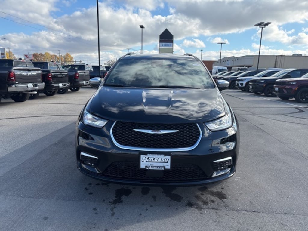 New 2026 Chrysler Pacifica PINNACLE AWD Passenger Van