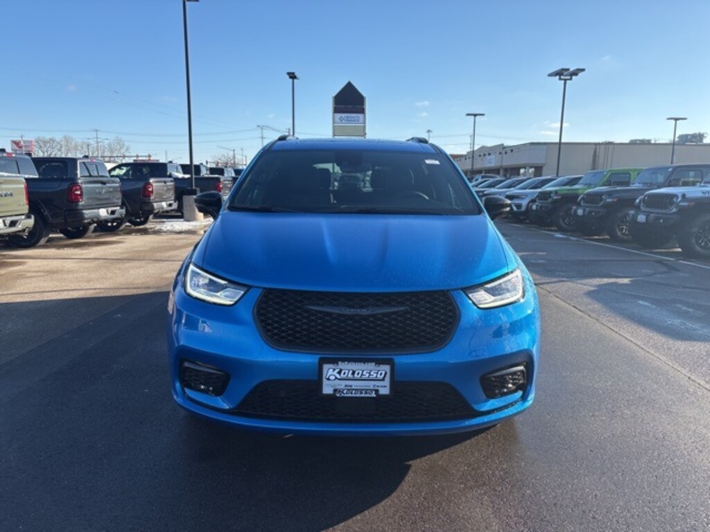 New 2026 Chrysler Pacifica SELECT AWD Passenger Van