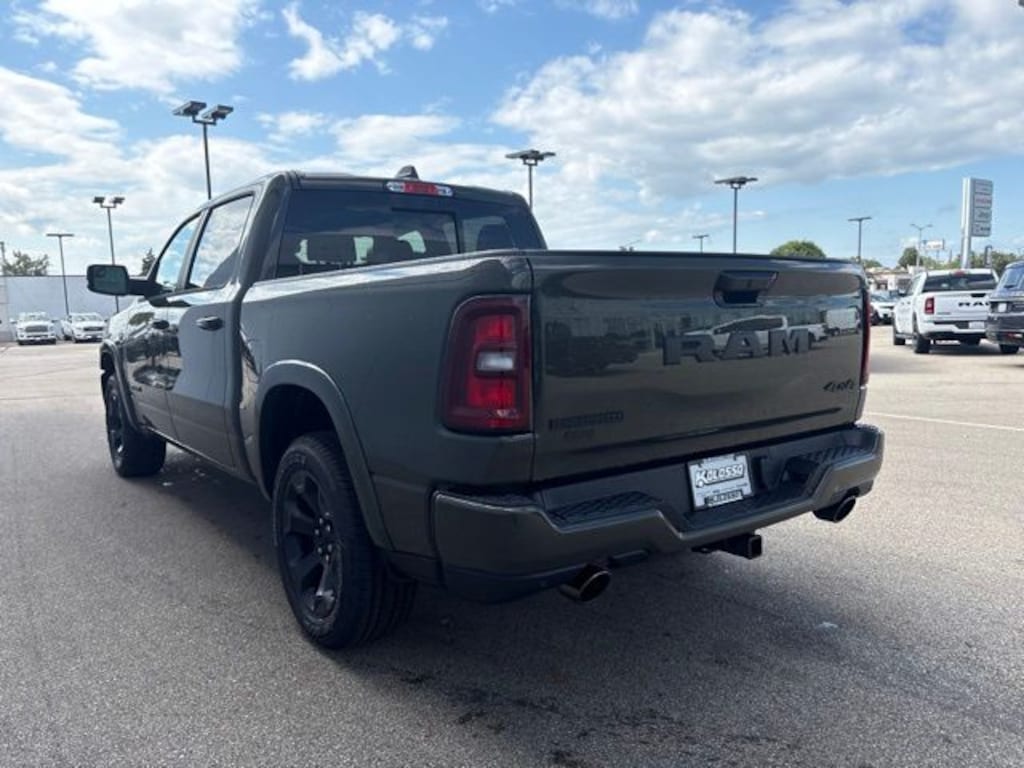 New 2027 Ram 1500 BIG HORN CREW CAB 4X4 5'7 BOX Pickup