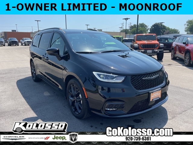 2025 Chrysler Pacifica Limited's photo