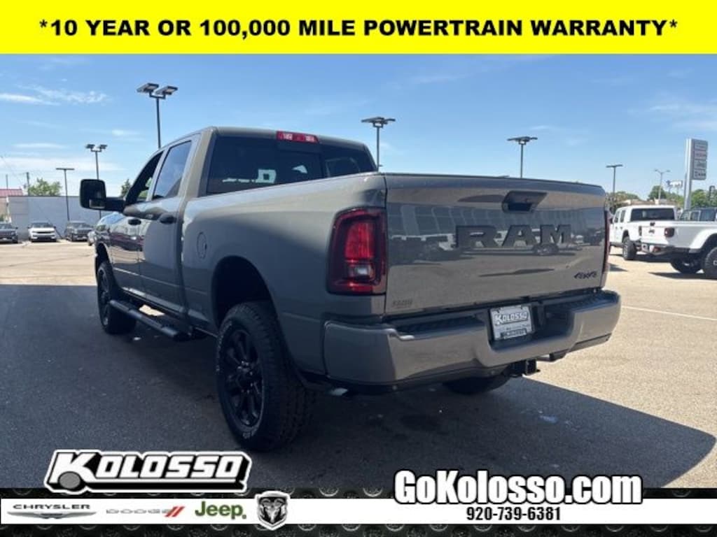 New 2026 Ram 2500 BLACK EXPRESS CREW CAB 4X4 6'4 BOX Pickup