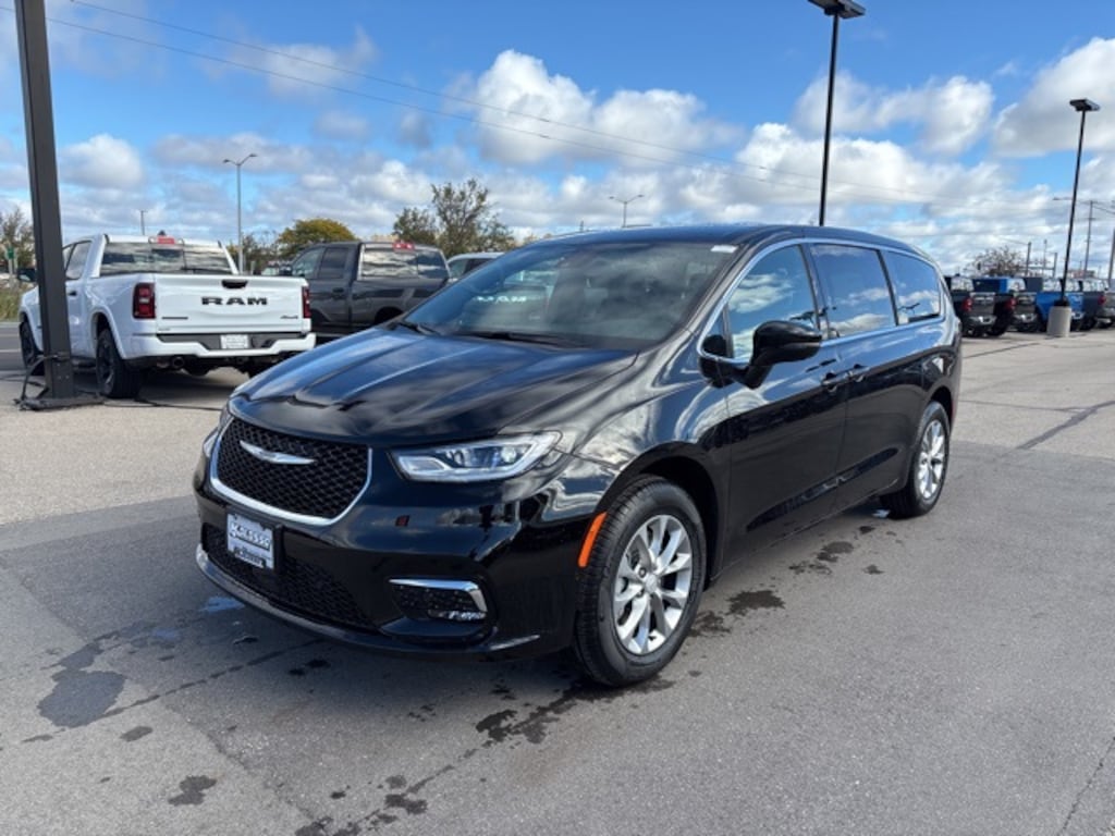 New 2026 Chrysler Pacifica SELECT AWD Passenger Van
