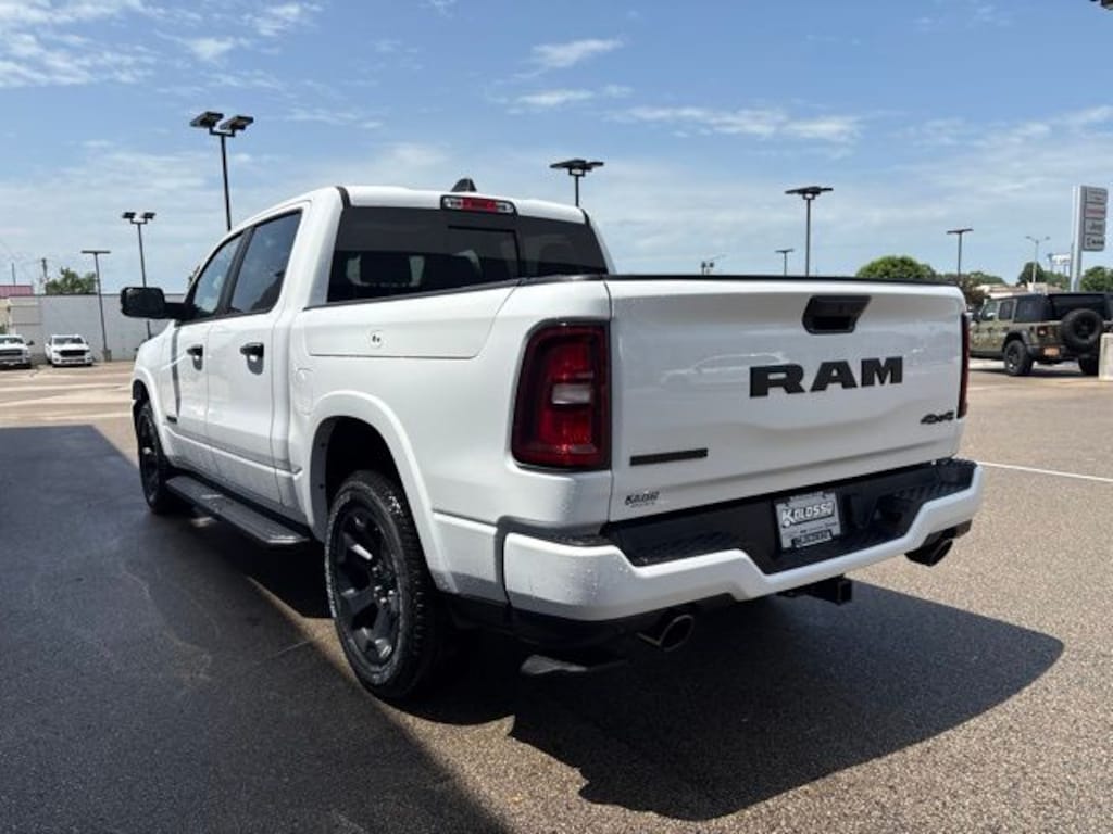 New 2026 Ram 1500 BIG HORN CREW CAB 4X4 5'7 BOX Pickup