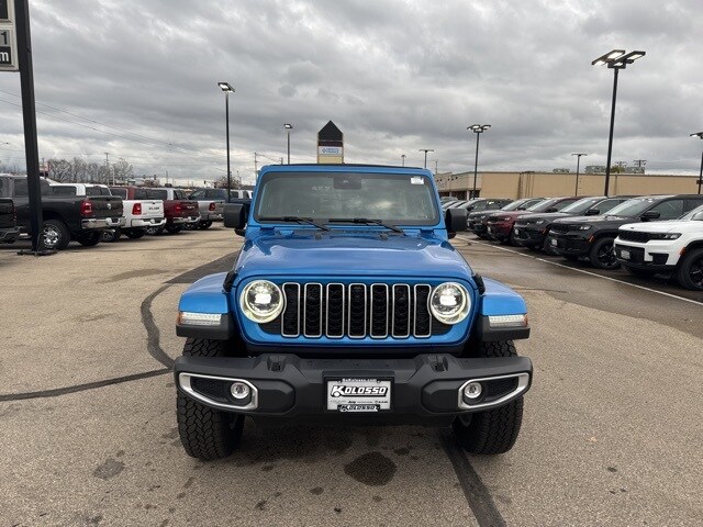 2024 Jeep Wrangler Sahara photo 2