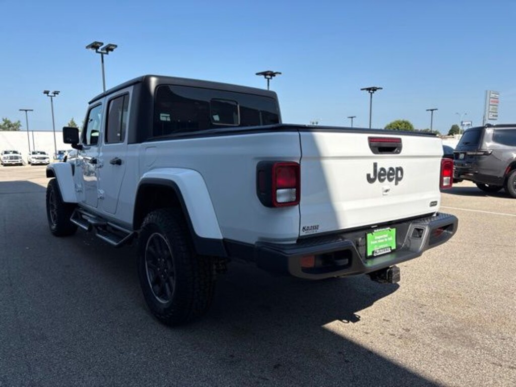 Used 2023 Jeep Gladiator Overland Truck