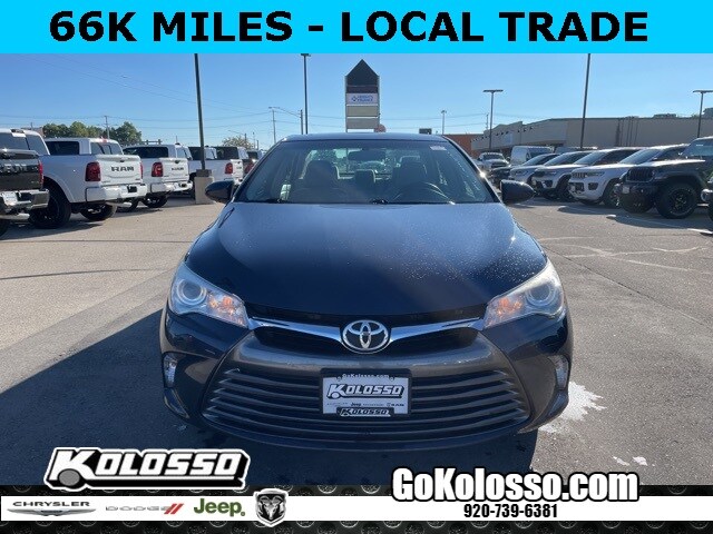 2016 Toyota Camry LE photo 2