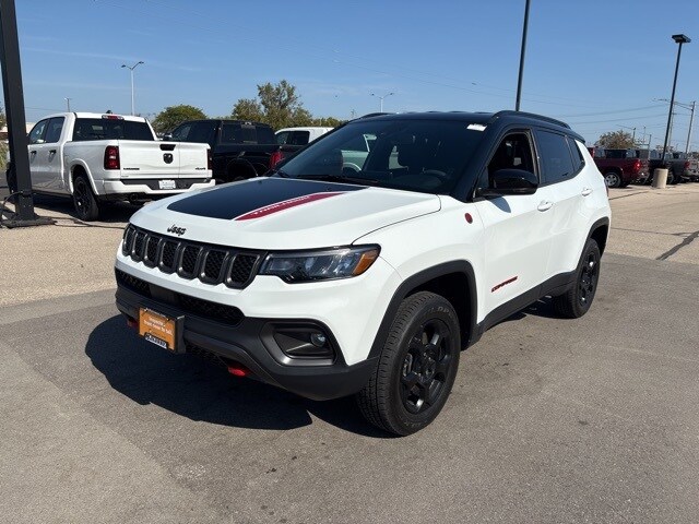 2023 Jeep Compass Trailhawk photo 3