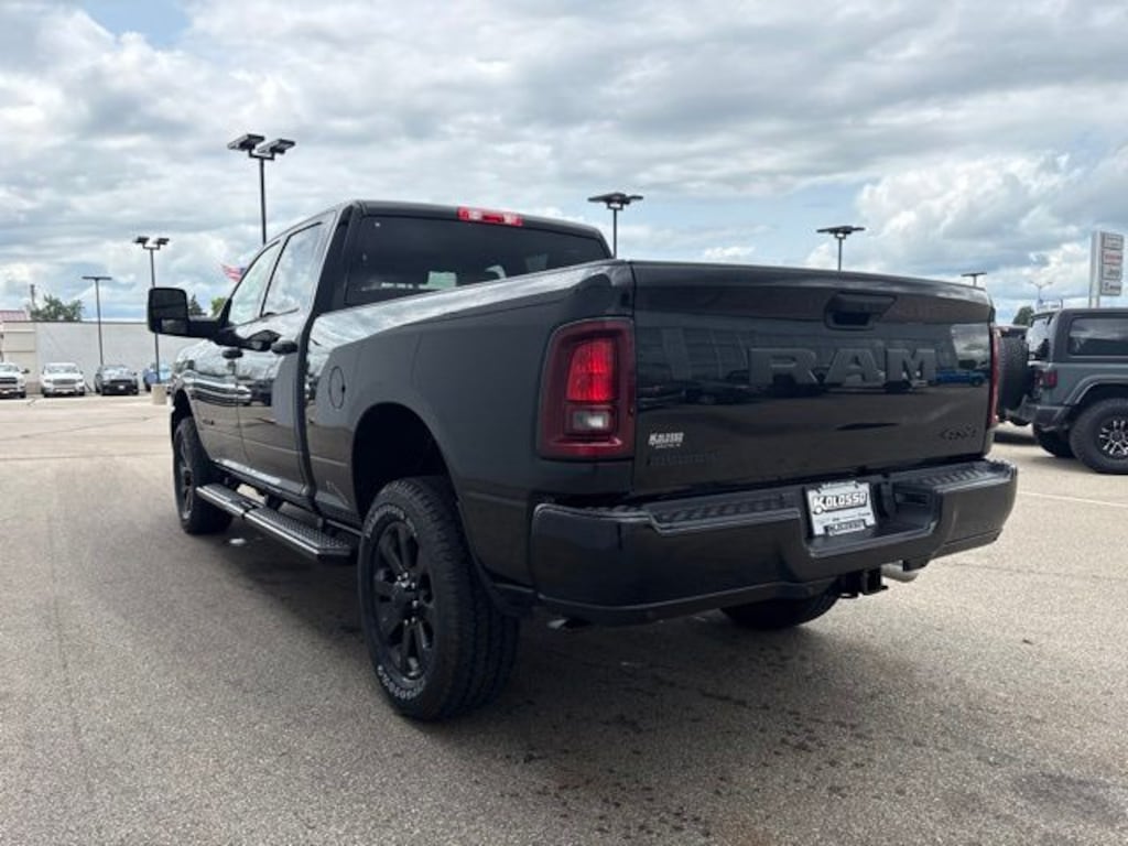 New 2026 Ram 2500 BIG HORN CREW CAB 4X4 6'4 BOX Pickup
