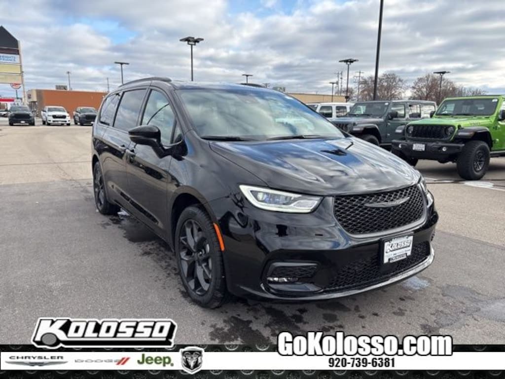 New 2026 Chrysler Pacifica LIMITED AWD Passenger Van