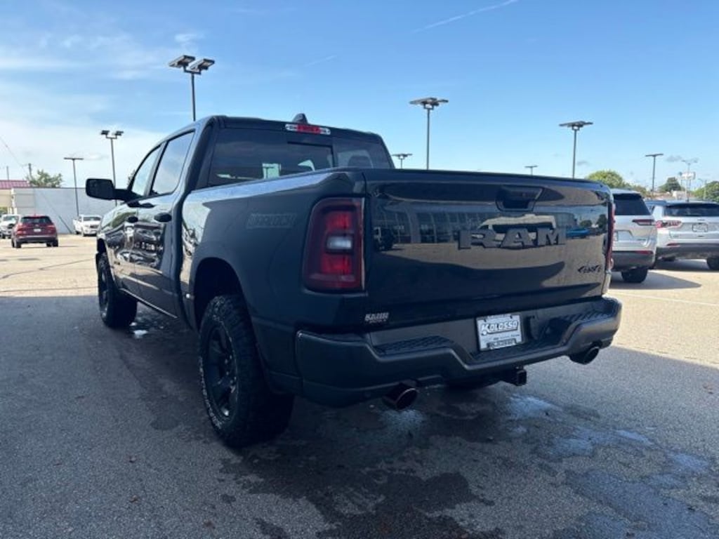 New 2026 Ram 1500 WARLOCK CREW CAB 4X4 5'7 BOX Pickup