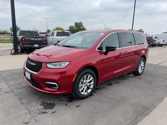 2025 Chrysler Pacifica photo 3