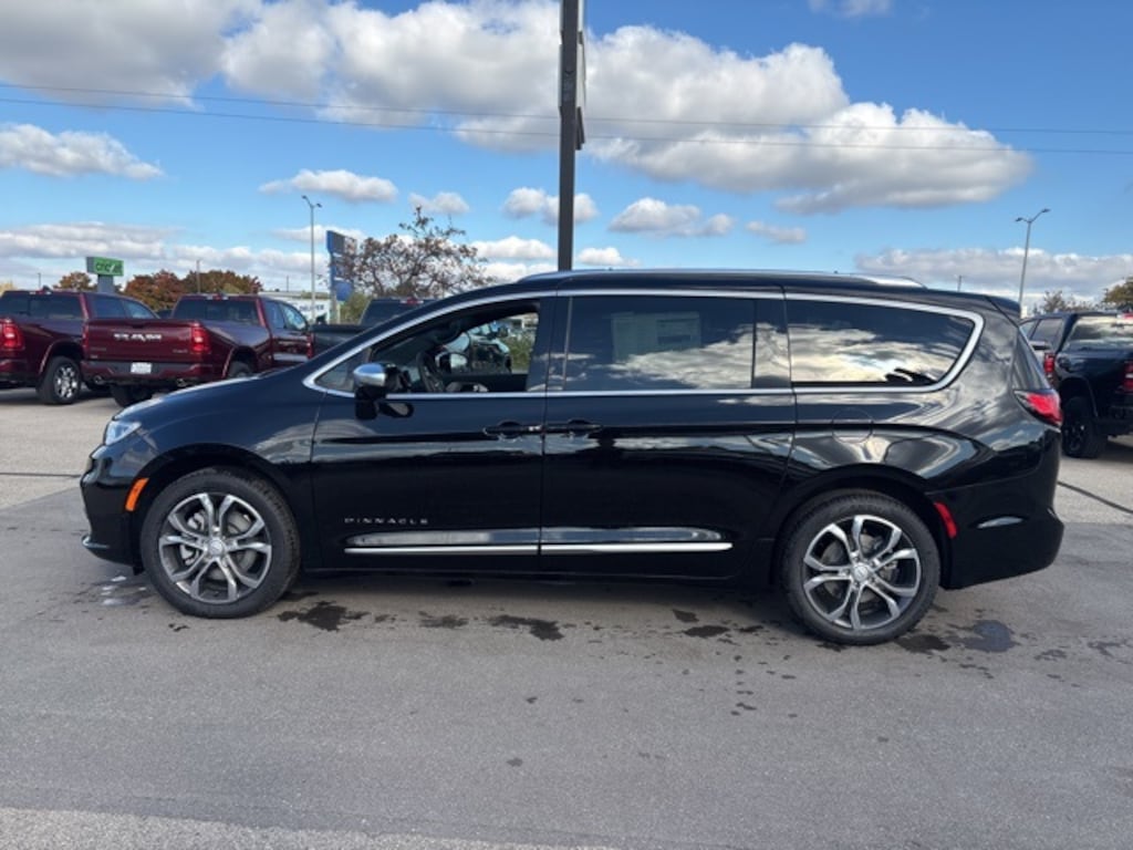 New 2026 Chrysler Pacifica PINNACLE AWD Passenger Van