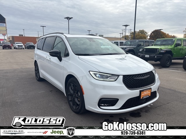 2025 Chrysler Pacifica Limited's photo