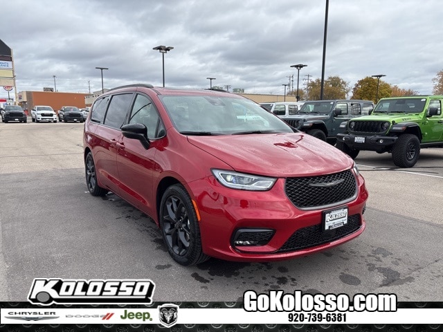 2026 Chrysler Pacifica Limited's photo