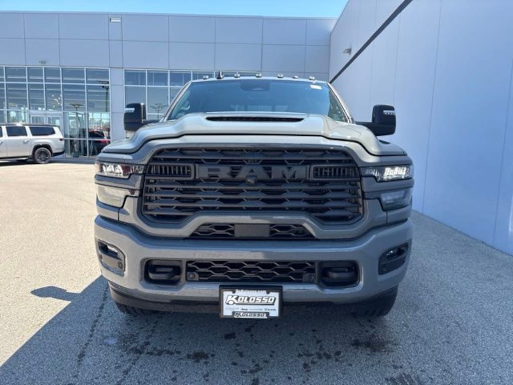 New 2026 Ram 2500 BLACK EXPRESS CREW CAB 4X4 6'4 BOX Pickup