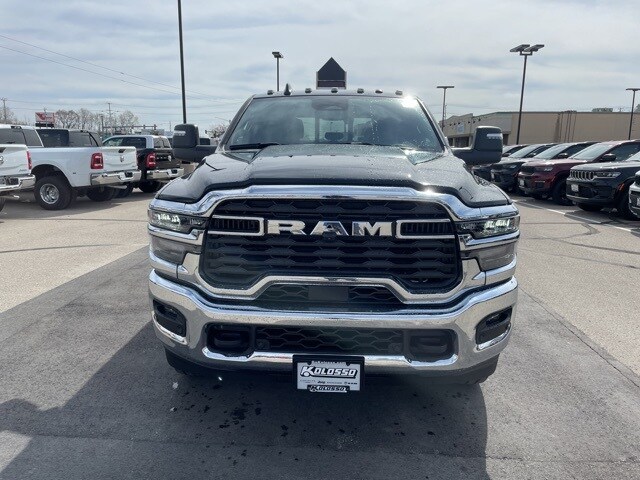 2025 Ram 2500 Tradesman photo 2