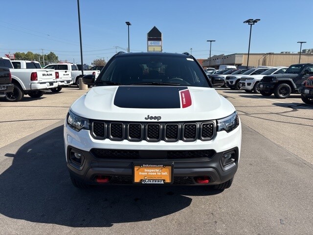 2023 Jeep Compass Trailhawk photo 2