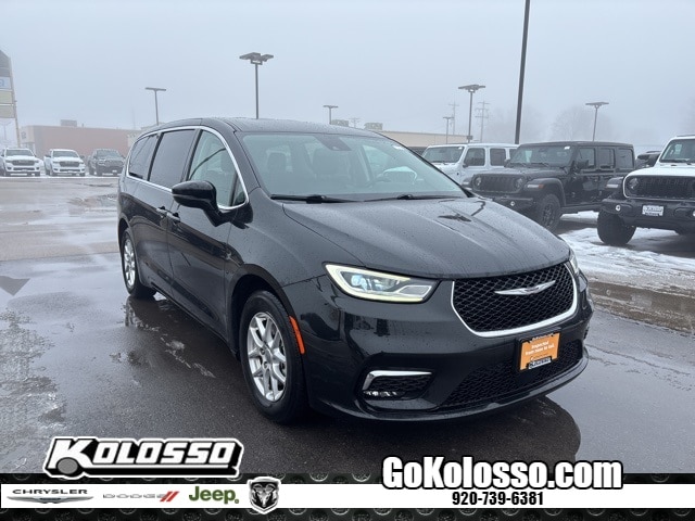 2024 Chrysler Pacifica Touring L's photo