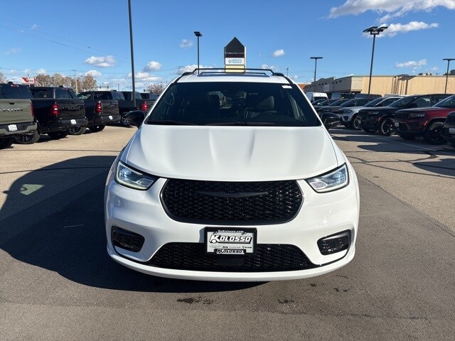 2025 Chrysler Pacifica Limited photo 2