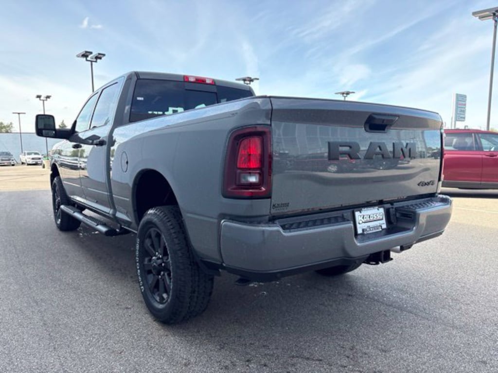 New 2027 Ram 2500 TRADESMAN CREW CAB 4X4 Pickup