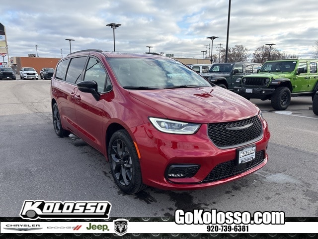 2026 Chrysler Pacifica Limited's photo