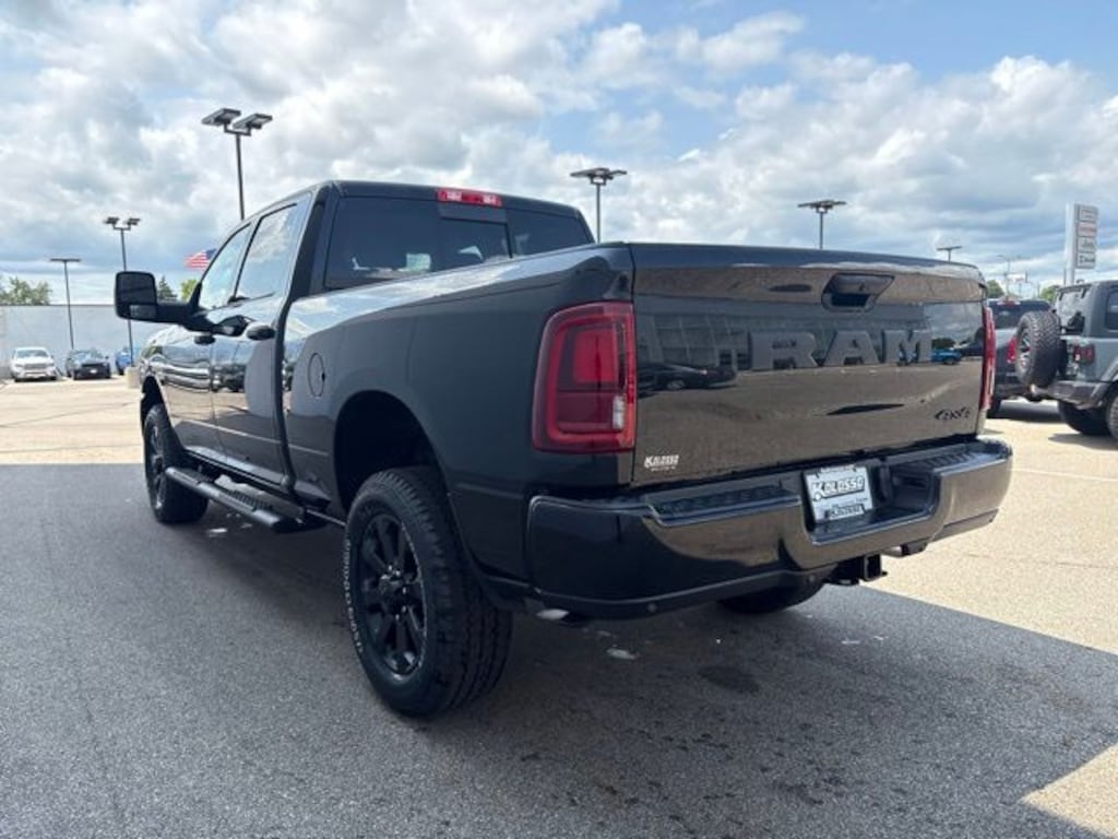 New 2026 Ram 2500 BLACK EXPRESS CREW CAB 4X4 6'4 BOX Pickup