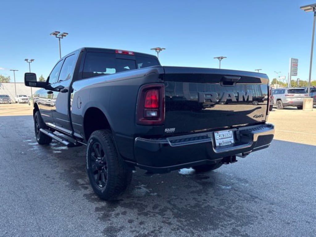 New 2027 Ram 2500 TRADESMAN CREW CAB 4X4 Pickup