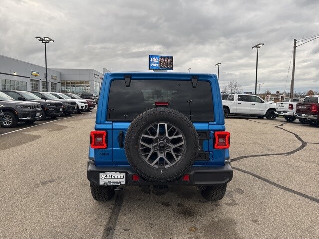 2024 Jeep Wrangler Sahara photo 4