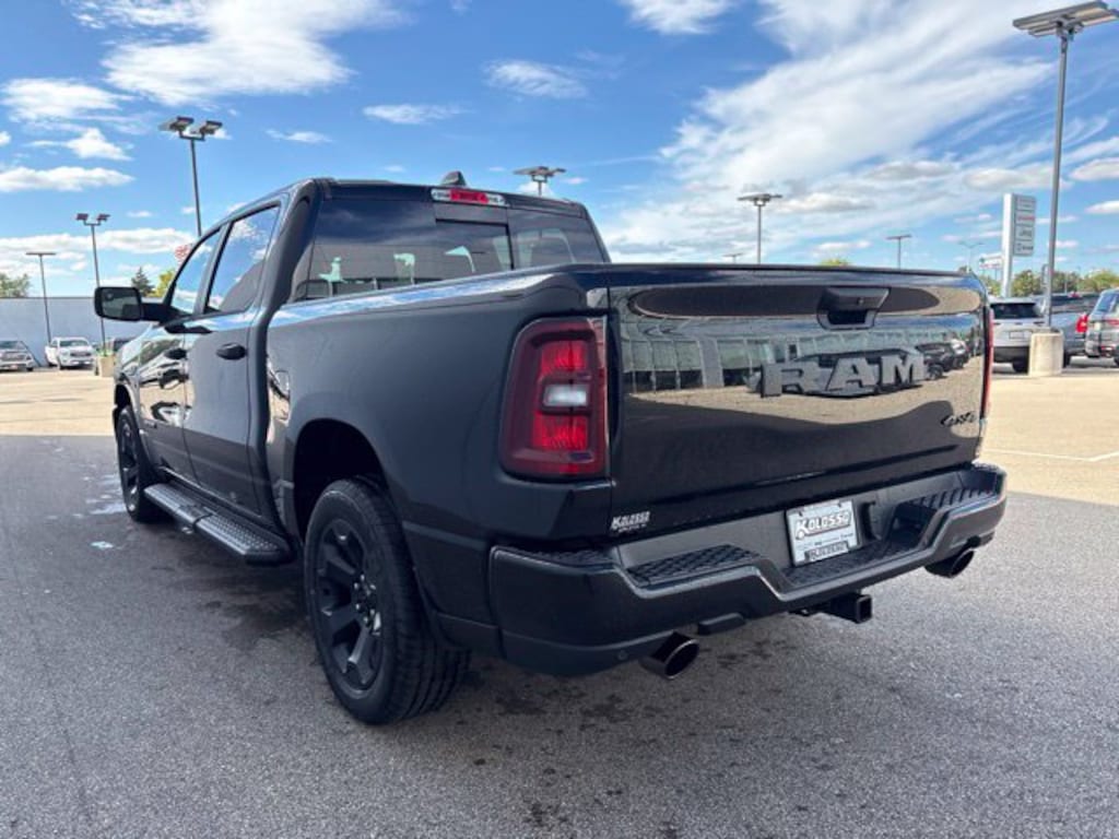 New 2027 Ram 1500 TRADESMAN CREW CAB 4X4 Pickup