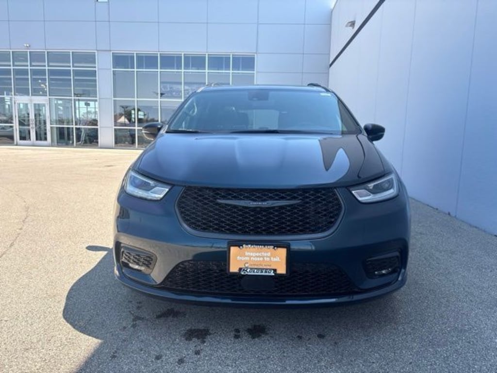 Certified 2025 Chrysler Pacifica Limited Minivan/Van