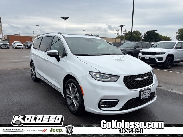 2026 Chrysler Pacifica Pinnacle's photo