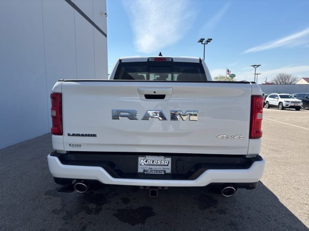 New 2026 Ram 1500 LARAMIE CREW CAB 4X4 5'7 BOX Pickup