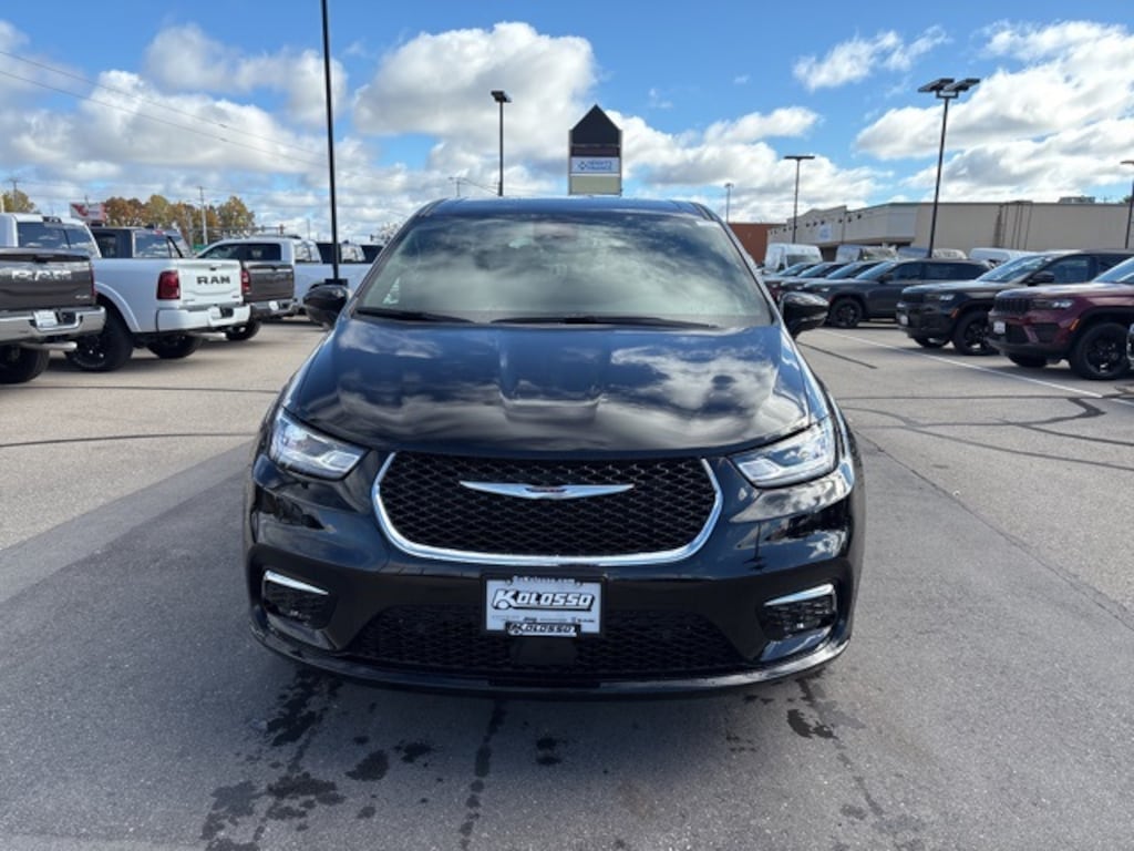 New 2026 Chrysler Pacifica SELECT AWD Passenger Van