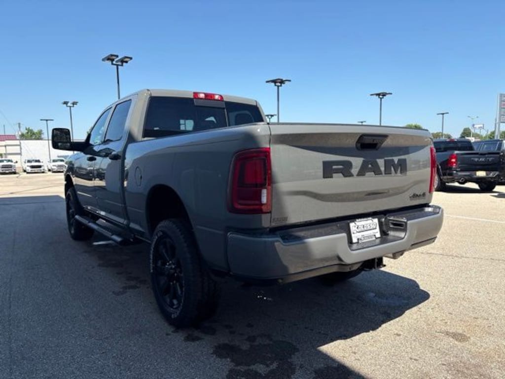 New 2026 Ram 2500 BLACK EXPRESS CREW CAB 4X4 6'4 BOX Pickup