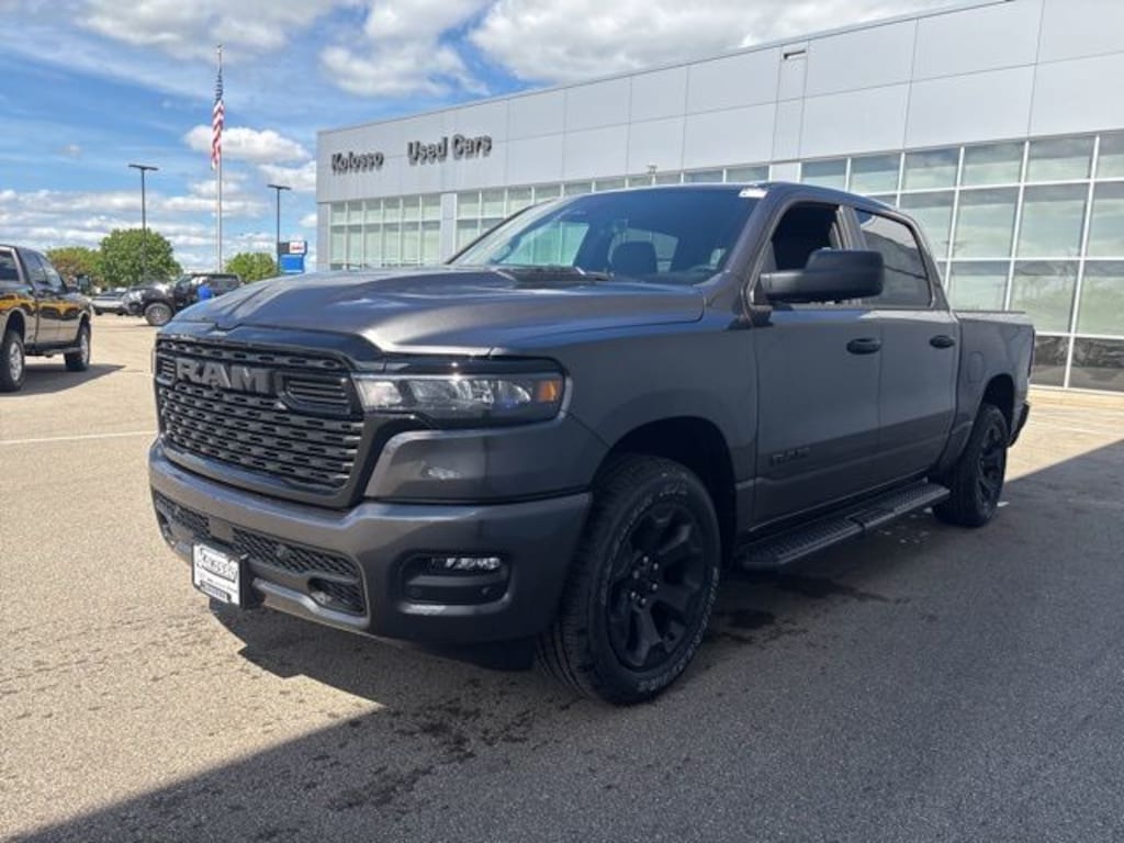 New 2026 Ram 1500 EXPRESS CREW CAB 4X4 5'7 BOX Pickup