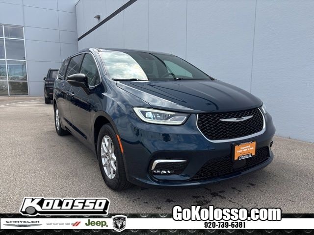 2025 Chrysler Pacifica Select's photo