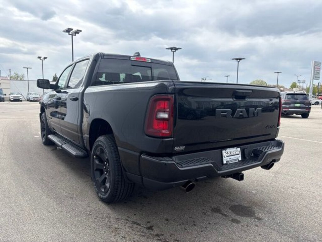 New 2026 Ram 1500 EXPRESS CREW CAB 4X4 5'7 BOX Pickup
