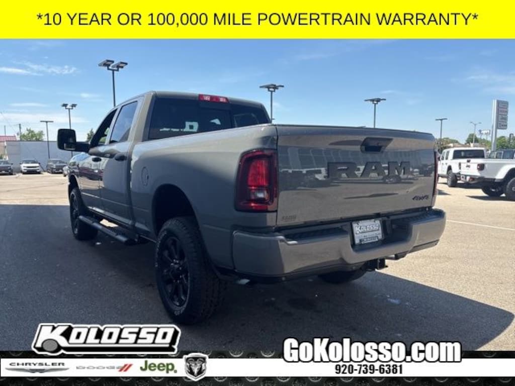 New 2026 Ram 2500 BLACK EXPRESS CREW CAB 4X4 6'4 BOX Pickup