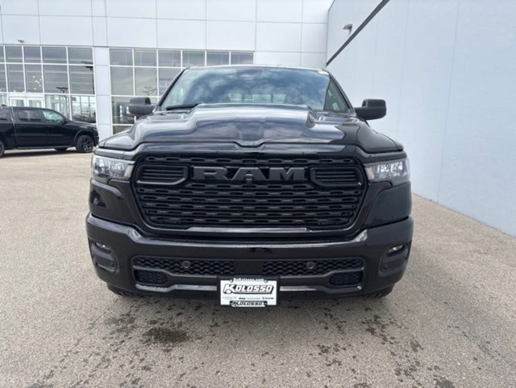New 2026 Ram 1500 EXPRESS CREW CAB 4X4 5'7 BOX Pickup